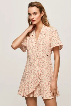 Vestido Corto Con Volante Y Solapas En El Cuello.