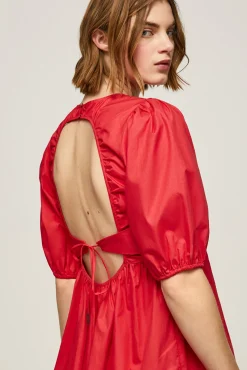Vestido Corto Con Volumen.
