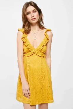 Vestido Corto Crochet Escote Volante