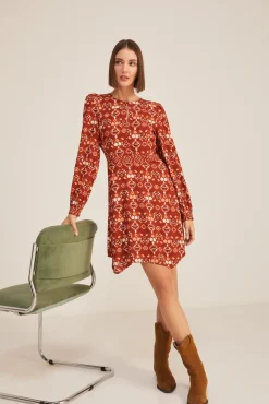 Vestido Corto Estampado Picos
