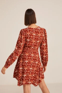 Vestido Corto Estampado Picos