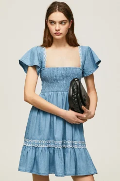Vestido Corto Fruncido En El Pecho.