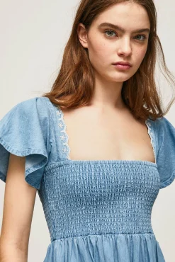 Vestido Corto Fruncido En El Pecho.