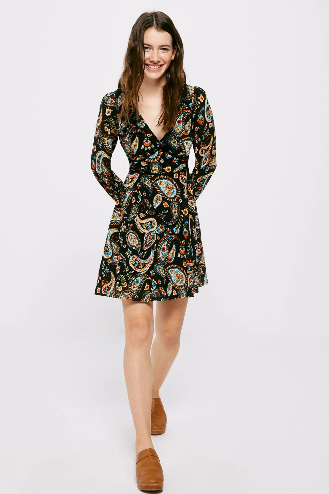 Vestido Corto Paisley