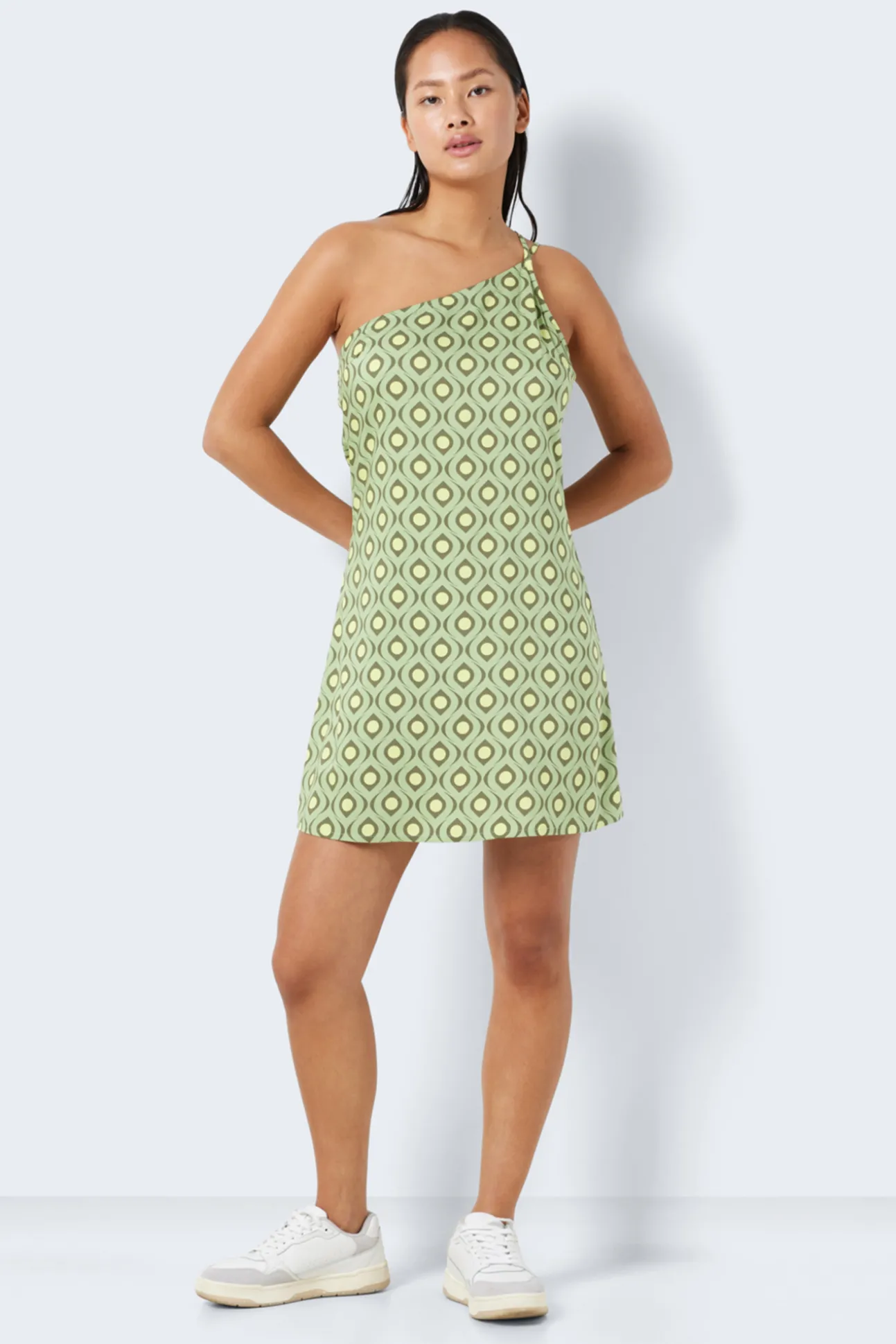 Vestido Corto Tirantes