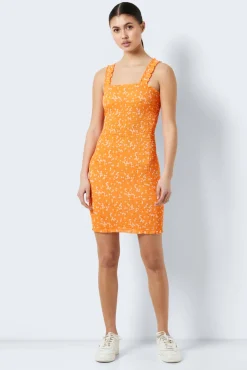 Vestido De Tirantes Y Cuerpo Nido De Abeja