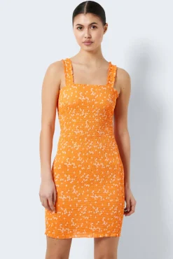 Vestido De Tirantes Y Cuerpo Nido De Abeja