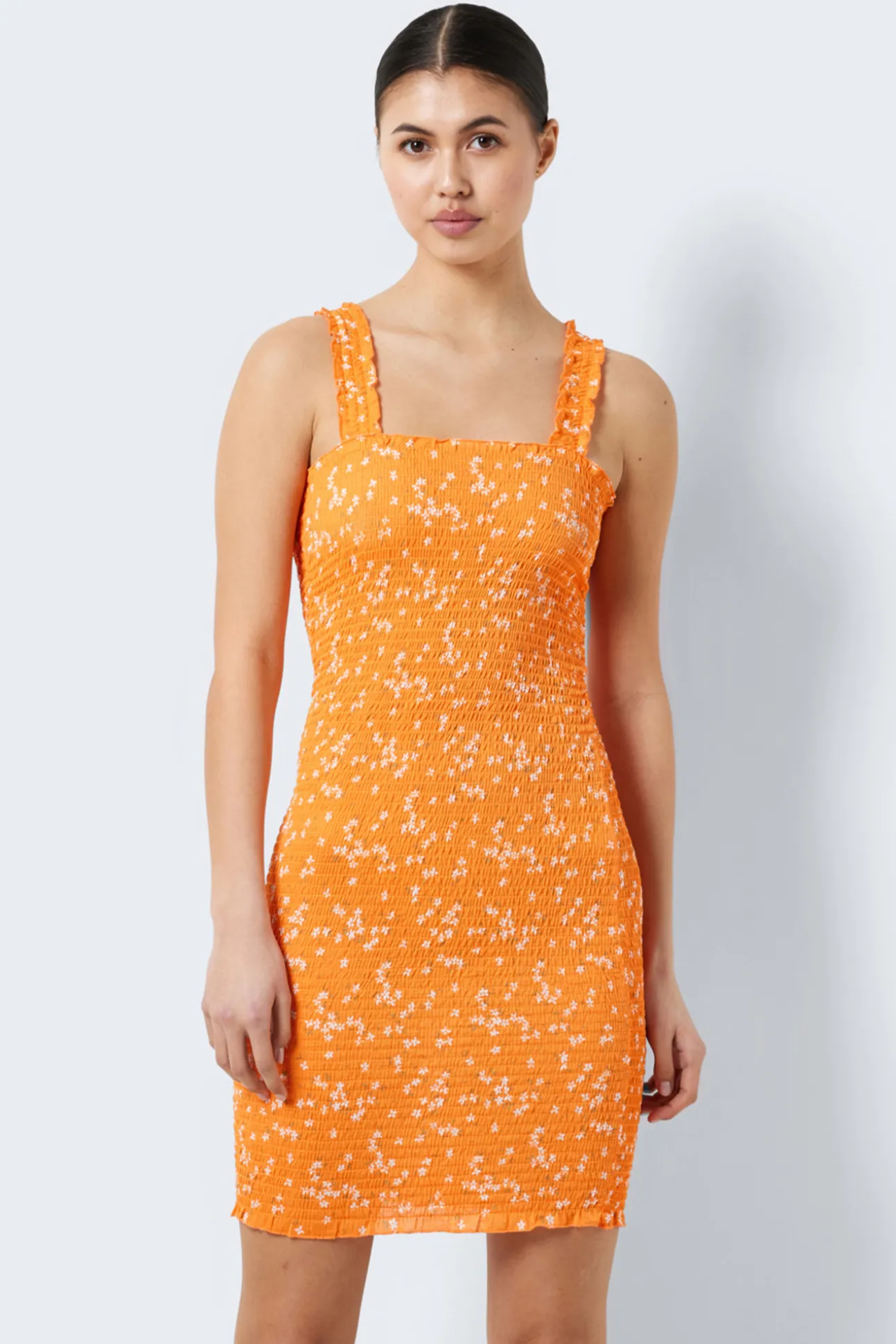 Vestido De Tirantes Y Cuerpo Nido De Abeja