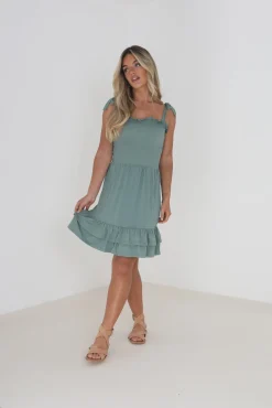 Vestido De Tirantes Y Cuerpo Nido De Abeja