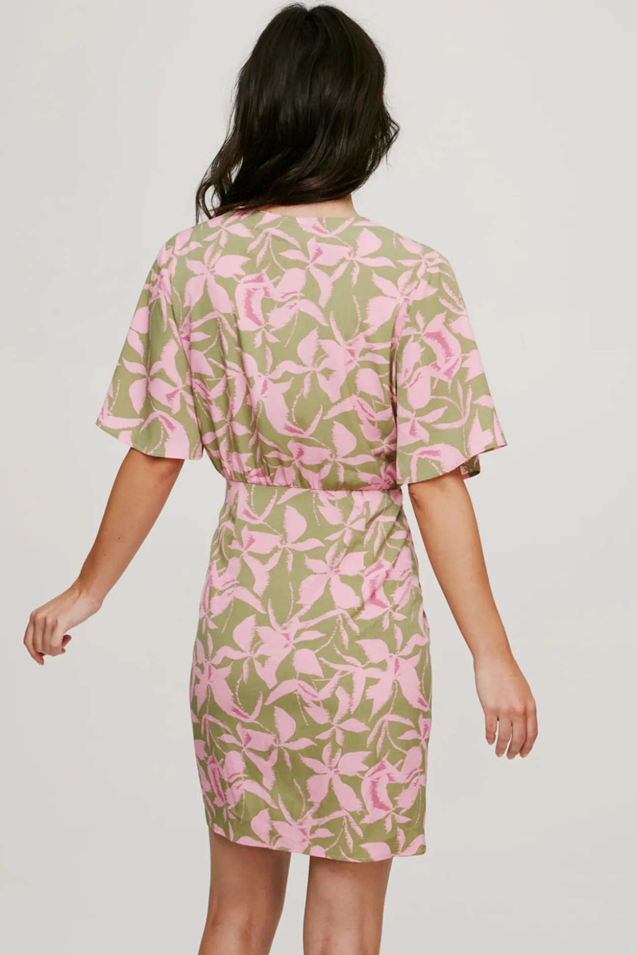 Vestido Envolvente De Manga Corta