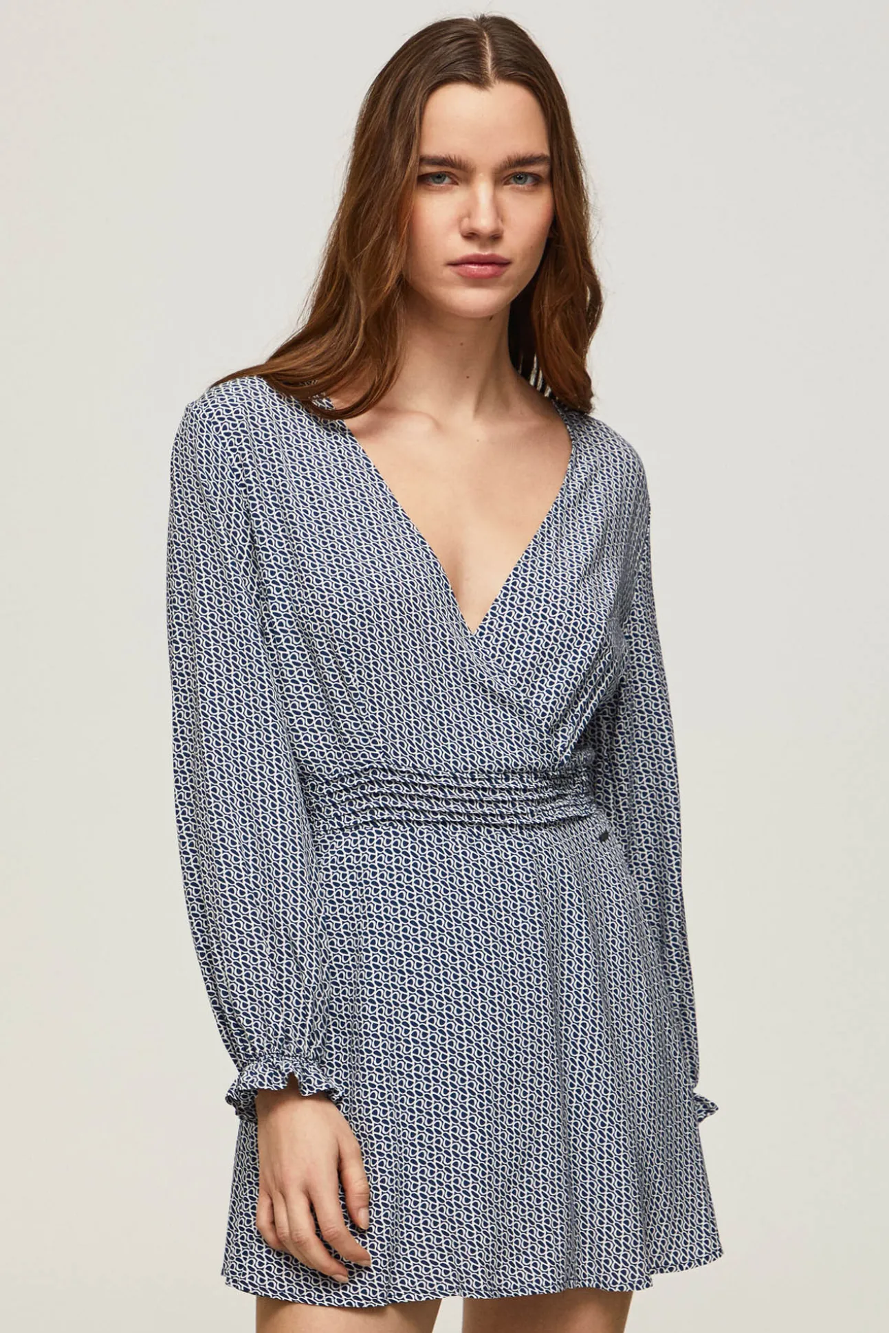 Vestido Estampado Corto Con Manga Larga.