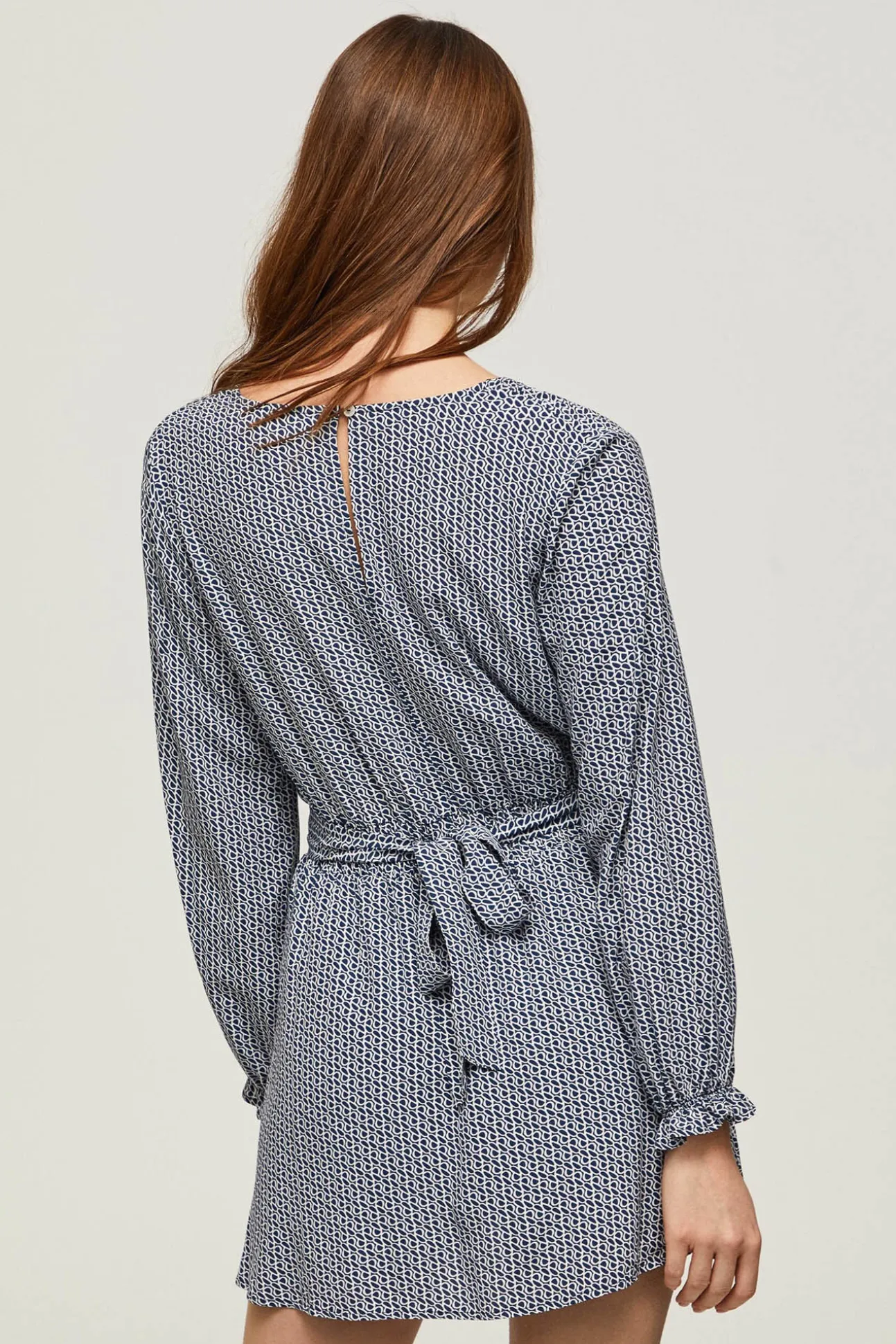 Vestido Estampado Corto Con Manga Larga.