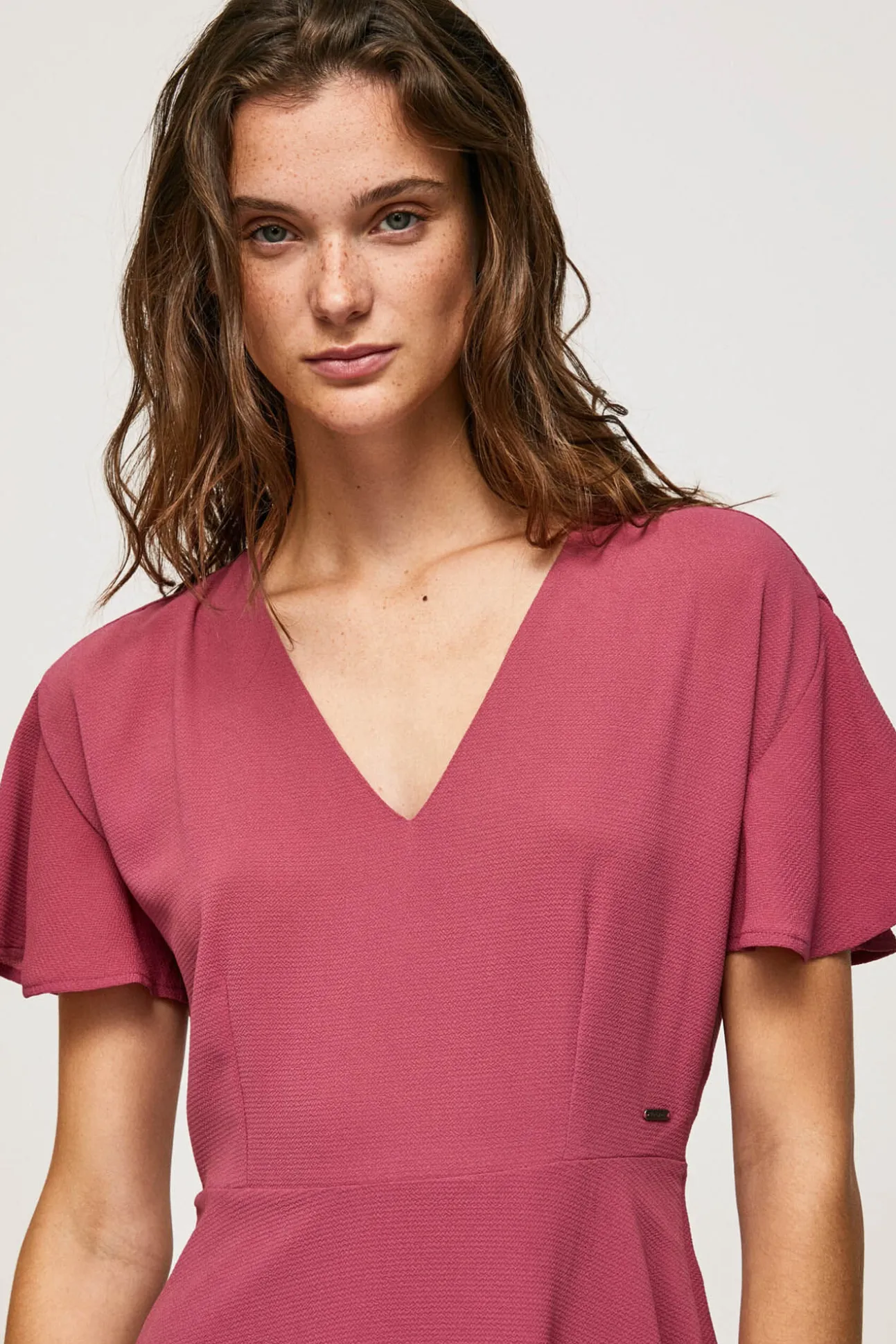 Vestido Manga Corta Con Cuello Pico.