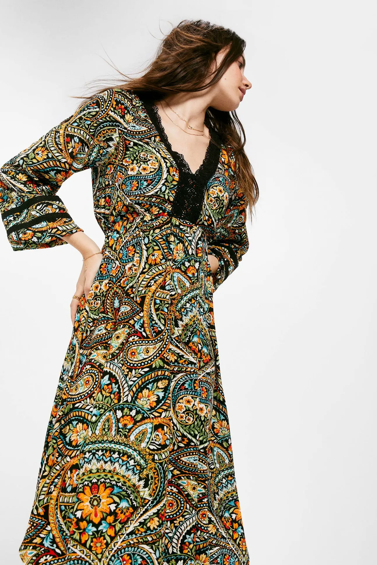 Vestido Midi Escote Lace