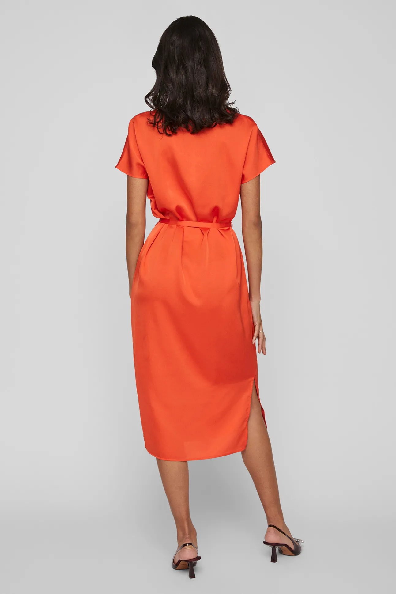Vestido Midi Satinado De Manga Corta