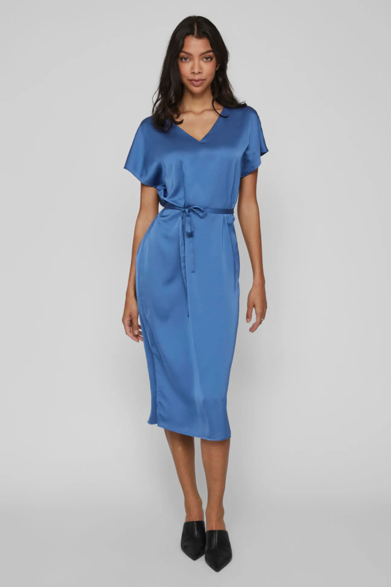 Vestido Midi Satinado De Manga Corta